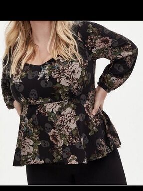 Torrid Peplum Crepe Floral Skull Sweetheart Neck long sleeve Top plus Sz 2